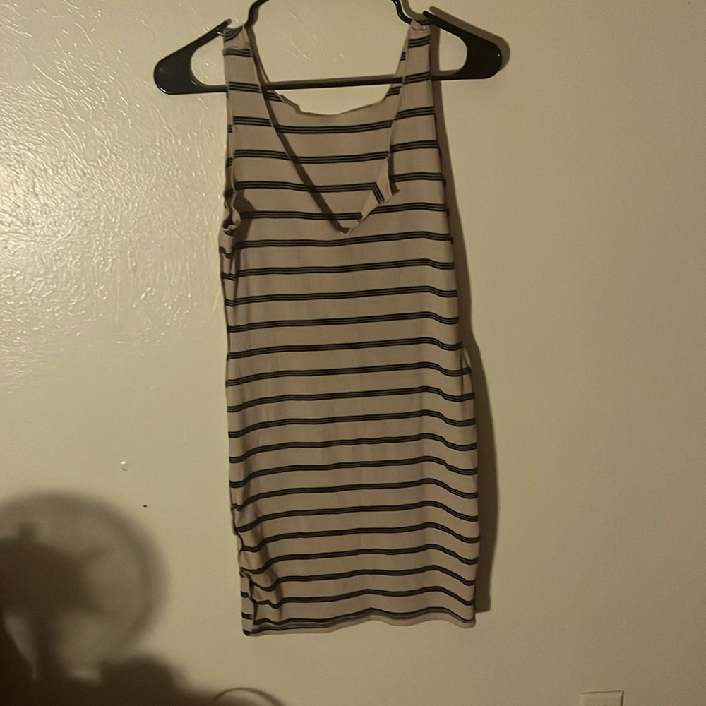 Small mini dress. Looks amazing on. Wore once.